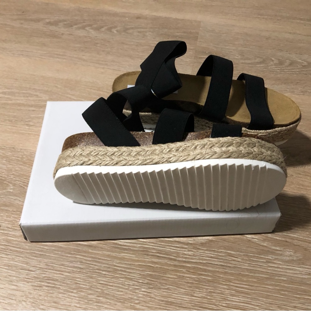 New STEVE MADDEN women’s platform sandals. Size 8.0